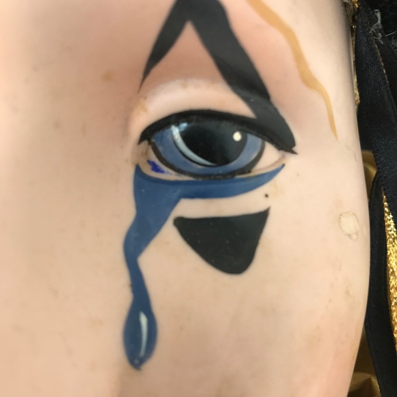 Add Festive Charm to Your Home with a New Orleans Style Mardi Gras Wall Hanging - Picture 2 of 3